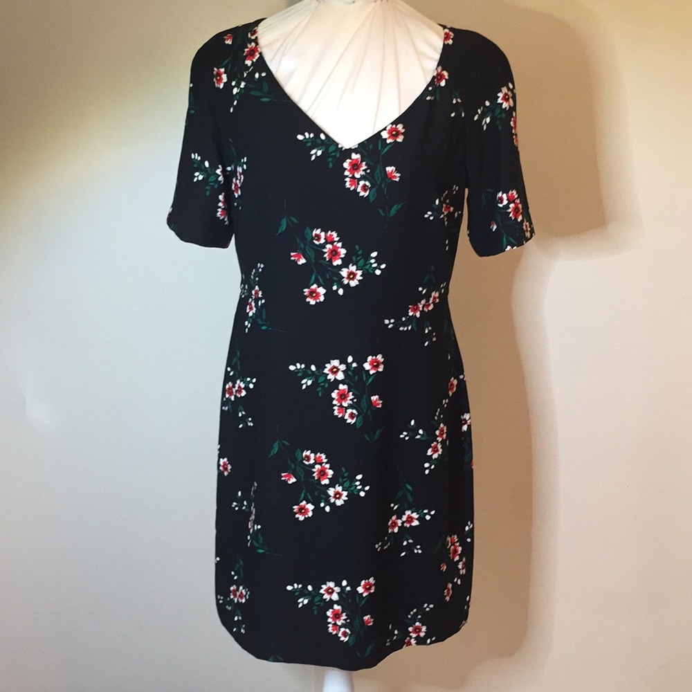 NWT. DRAPER JAMES Floral V-neck Dress